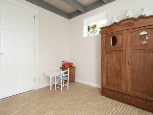 Beautiful Apartment In Burgerbrug Near Beach