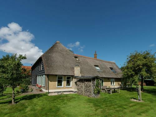 Charming Holiday Home In Den Oever Near Lake