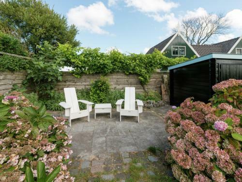 Charming Holiday Home In Den Oever Near Lake