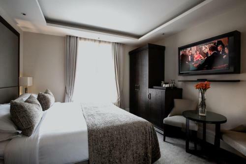 One Warwick Park Hotel
