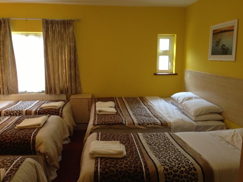 Bed & Breakfast Acton Town Hotel