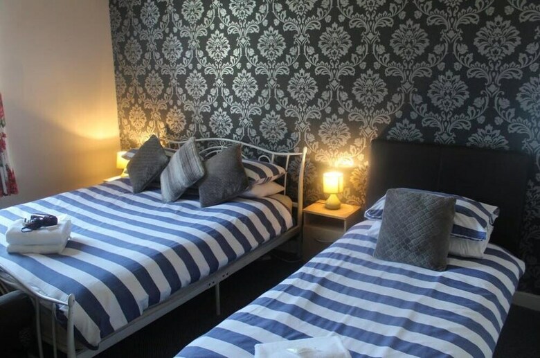 Hostal The Vale Hotel