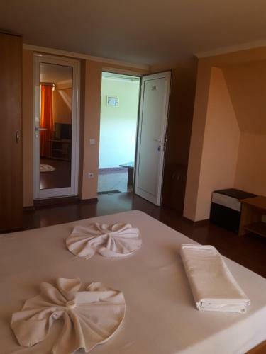 Hostal Vila Tom Cris