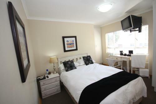 Hostal Marren House