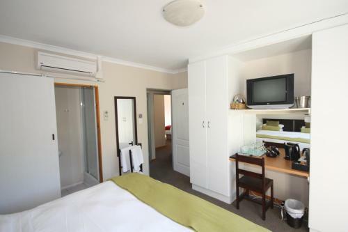 Hostal Marren House