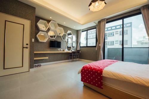 Yellowkite Hotel