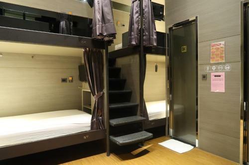 Amici Hotel Six Star Hostel