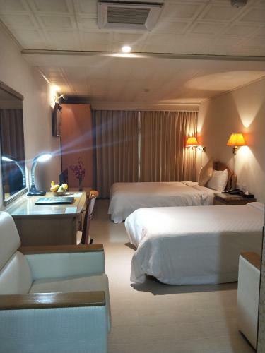 Berkeley Business Hotel Zhongzheng