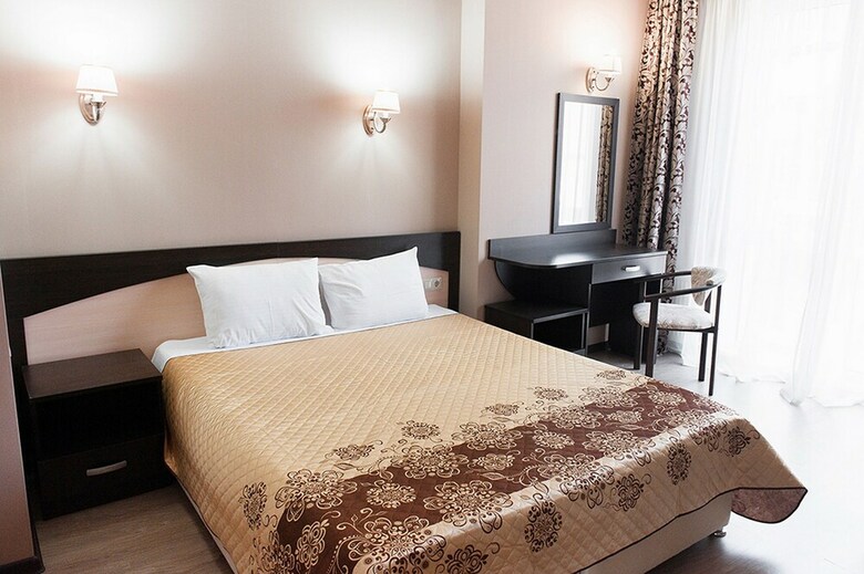 Oplot Hotel