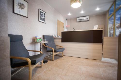 Lowcost Hotel Berison Kamala
