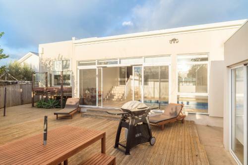 Currawong Close - Pool & Alfresco - Rejuvenate Stays