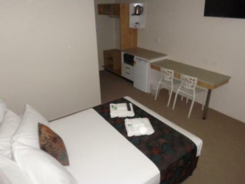 Castle Crest Motel