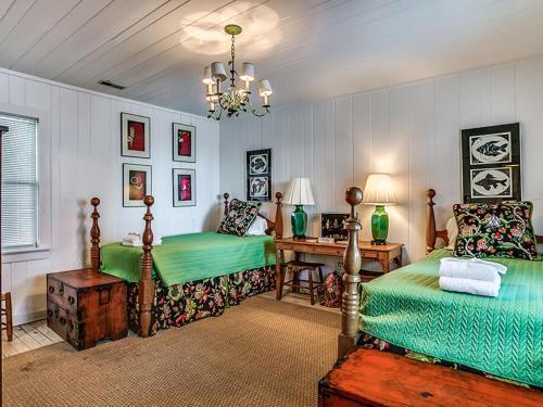 #2000 Arthur/oxner Holiday Home