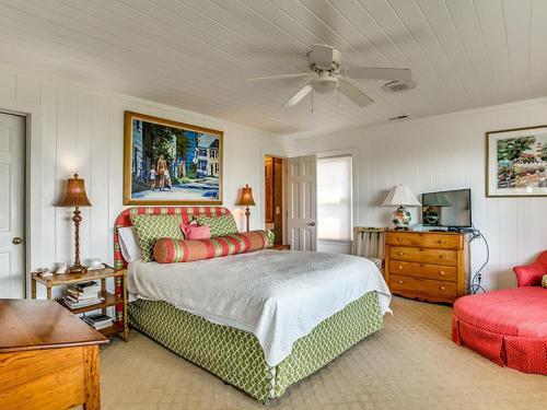 #2000 Arthur/oxner Holiday Home