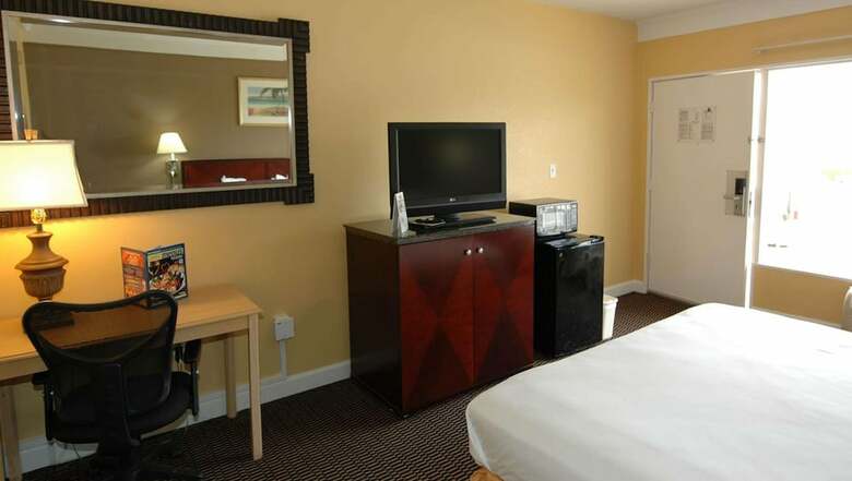 Magnuson Hotel Convention Center
