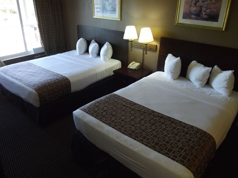 Magnuson Hotel Convention Center