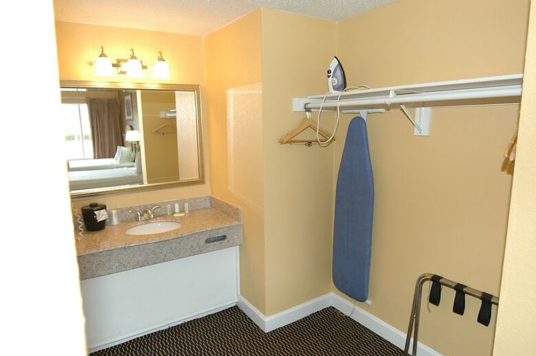 Magnuson Hotel Convention Center