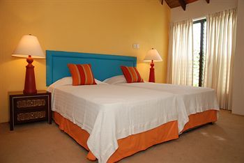 Coconut Court Beach Hotel