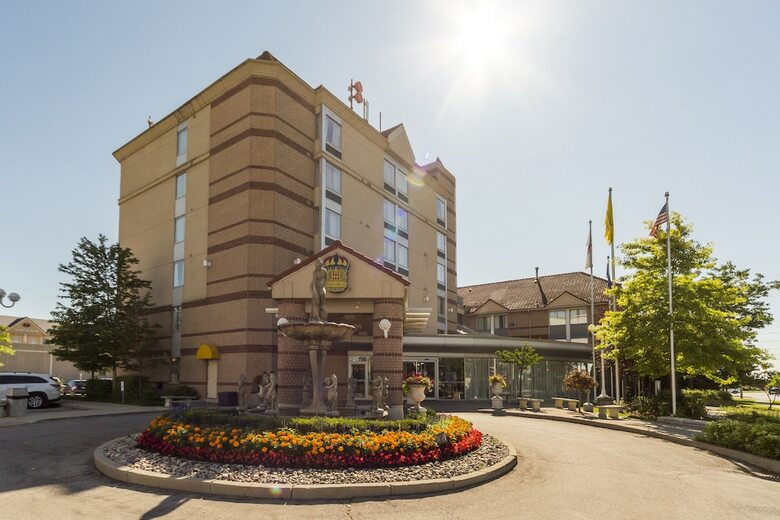Hotel Monte Carlo Inn Airport Suites