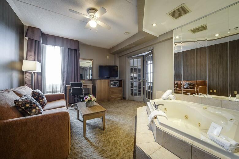 Hotel Monte Carlo Inn Airport Suites
