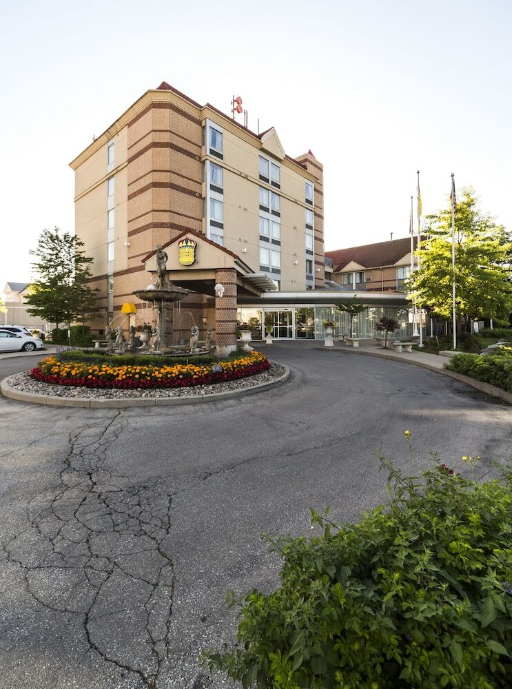 Hotel Monte Carlo Inn Airport Suites