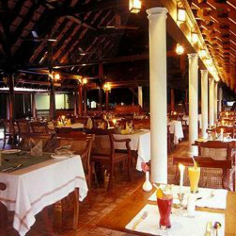 Hotel Kumarakom Lake Resort