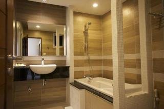 Hotel April Suites
