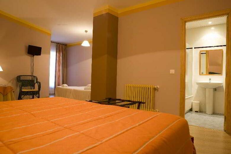 Hotel Monta�es