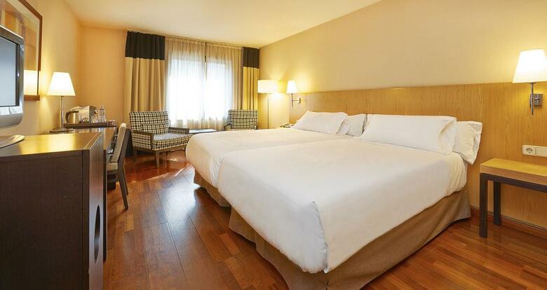 Hotel NH Pirineos