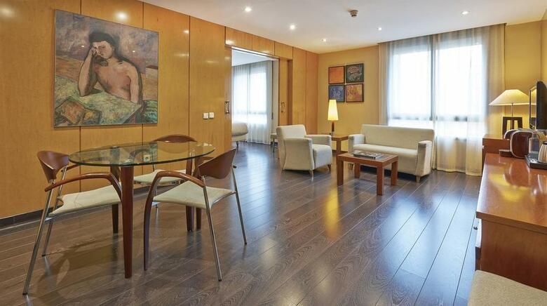 Hotel NH Pirineos