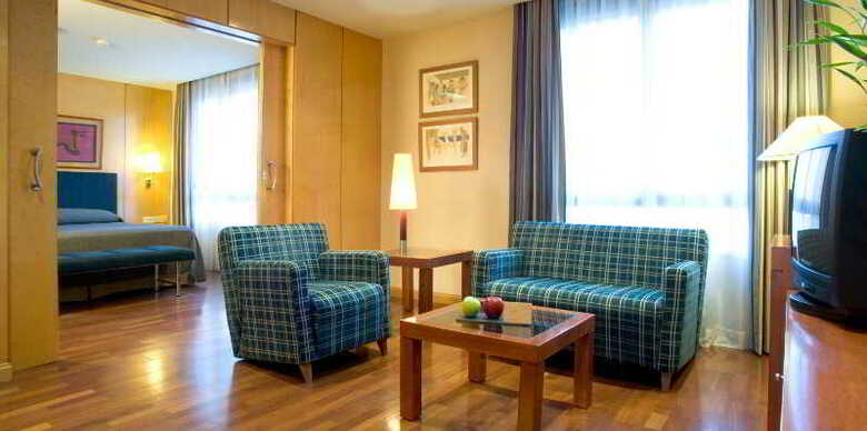 Hotel NH Pirineos