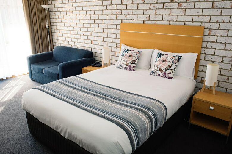 Hotel B.w Heritage Motor Inn