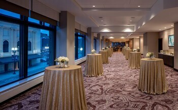 Hotel Embassy Suites By Hilton Minneapolis Downtown