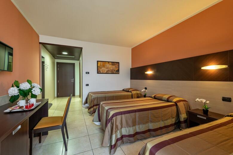 Record Hotel