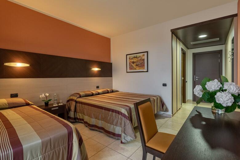 Record Hotel