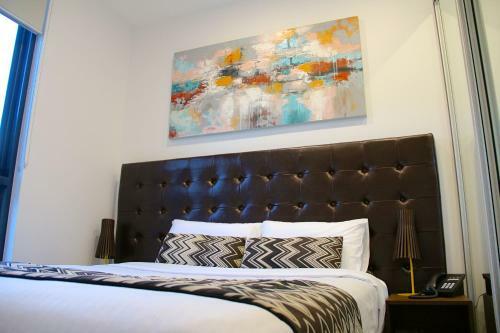Whitehorse Apartments Hotel