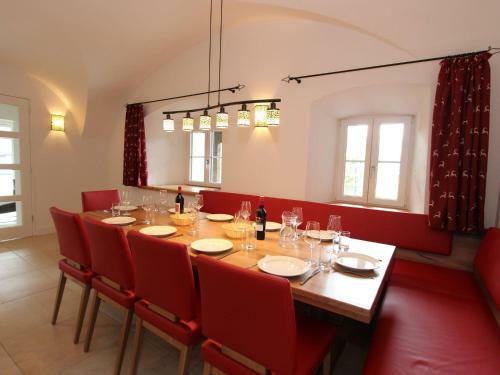 Traditional Holiday Home With Sauna In Niedernsill