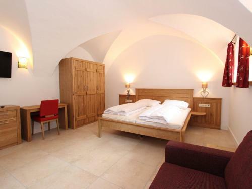 Traditional Holiday Home With Sauna In Niedernsill