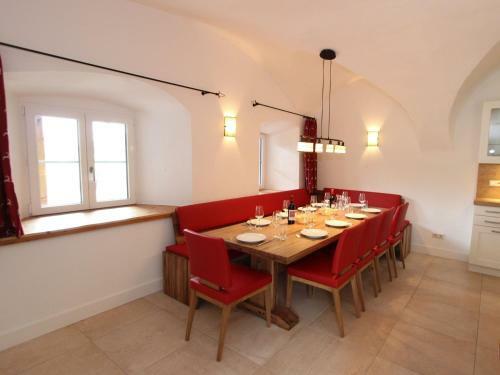 Traditional Holiday Home With Sauna In Niedernsill