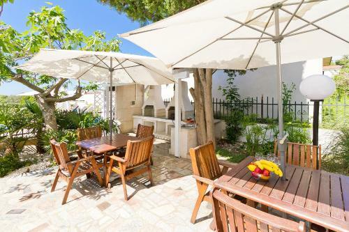 Apartments Astinian