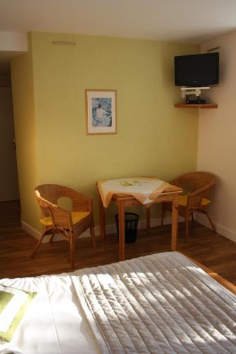 Hotel Logis Auberge De Saint Julien Aux Bois