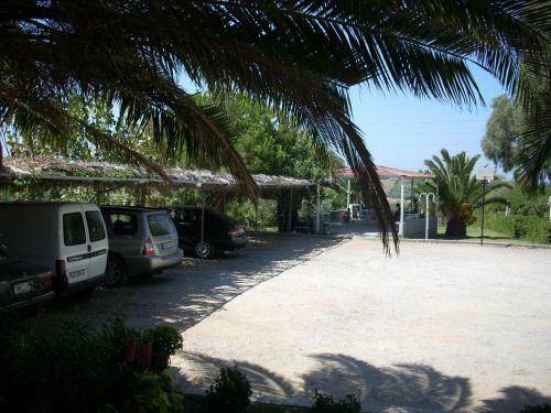 Alexandros Apartments