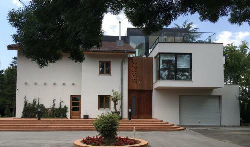 Villa Cherry Orchard Residence