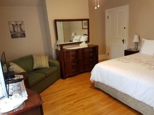 Bed & Breakfast Le Chateau D'acadie