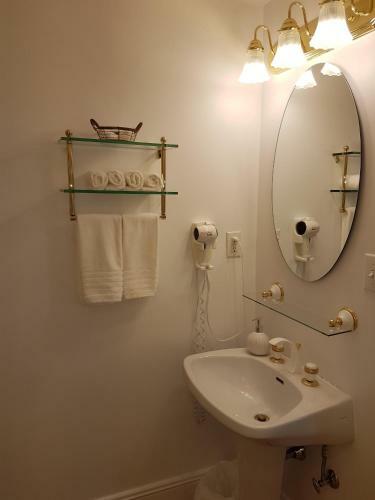 Bed & Breakfast Le Chateau D'acadie