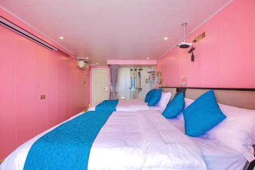 Wind & Moon Holiday Home