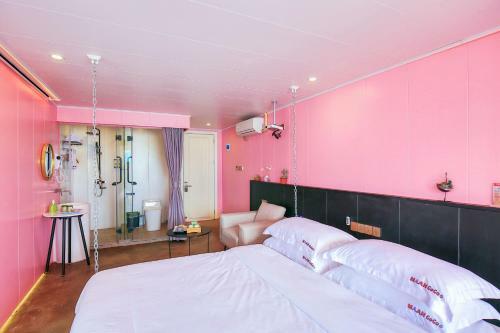 Wind & Moon Holiday Home