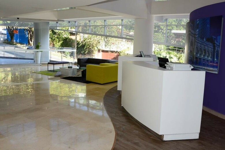 Lq Hotel By La Quinta Medellin