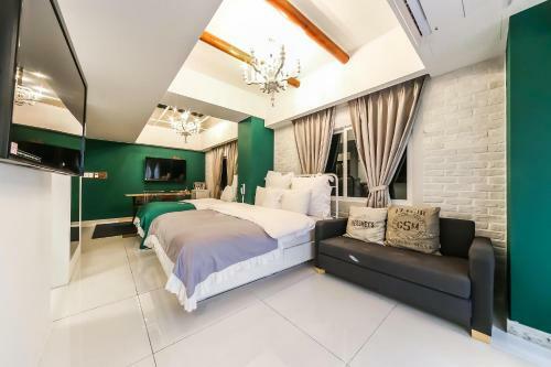 February Hotel Susung