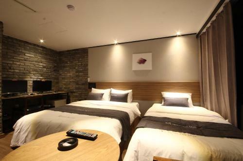 Hotel The May